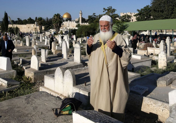 The Spiritual Importance of Visiting Graves